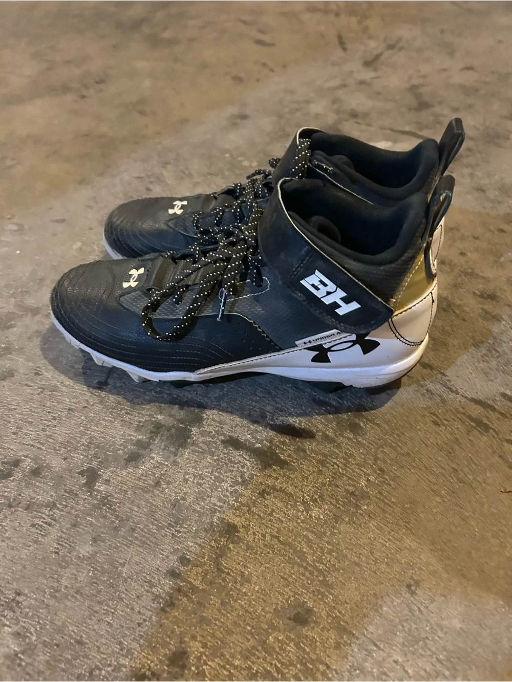 Under Armour Black White Gold Baseball Cleats